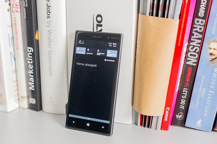 Nokia Lumia 830 (6).jpg